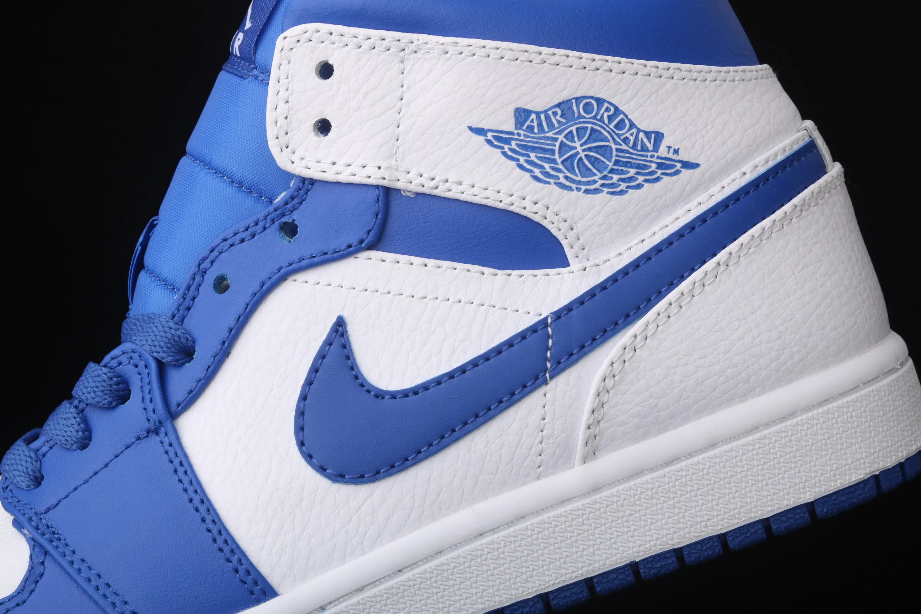 All categories Air Jordan Jordan series basketball shoes Air Jordan 1 Mid Air Jordan Mid AJ1 Joe 1 white and blue Little Lightning Zhongbang series basketball shoes 554724-114